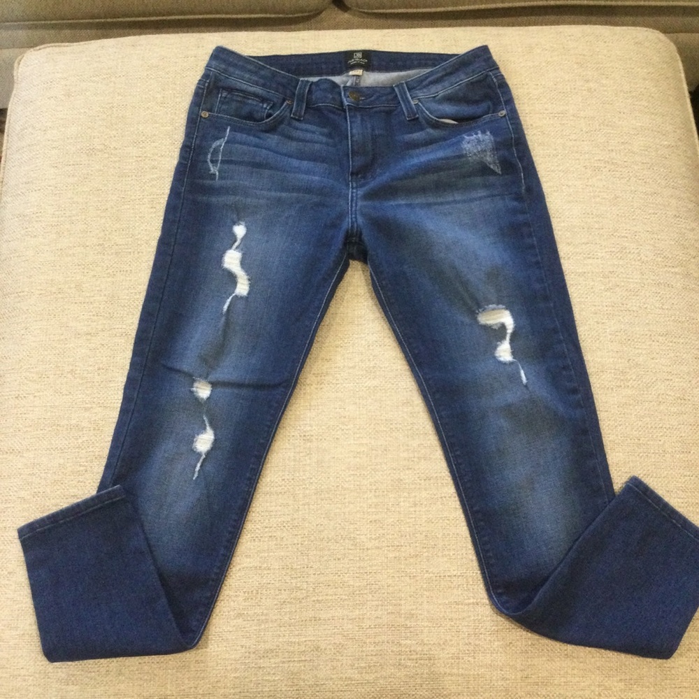 Just Black women’s distressed denim blue jeans Size 29
